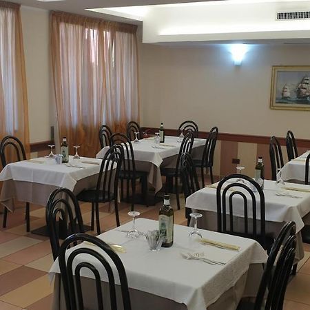 Albergo Ristorante Il Delfino Novara Ngoại thất bức ảnh