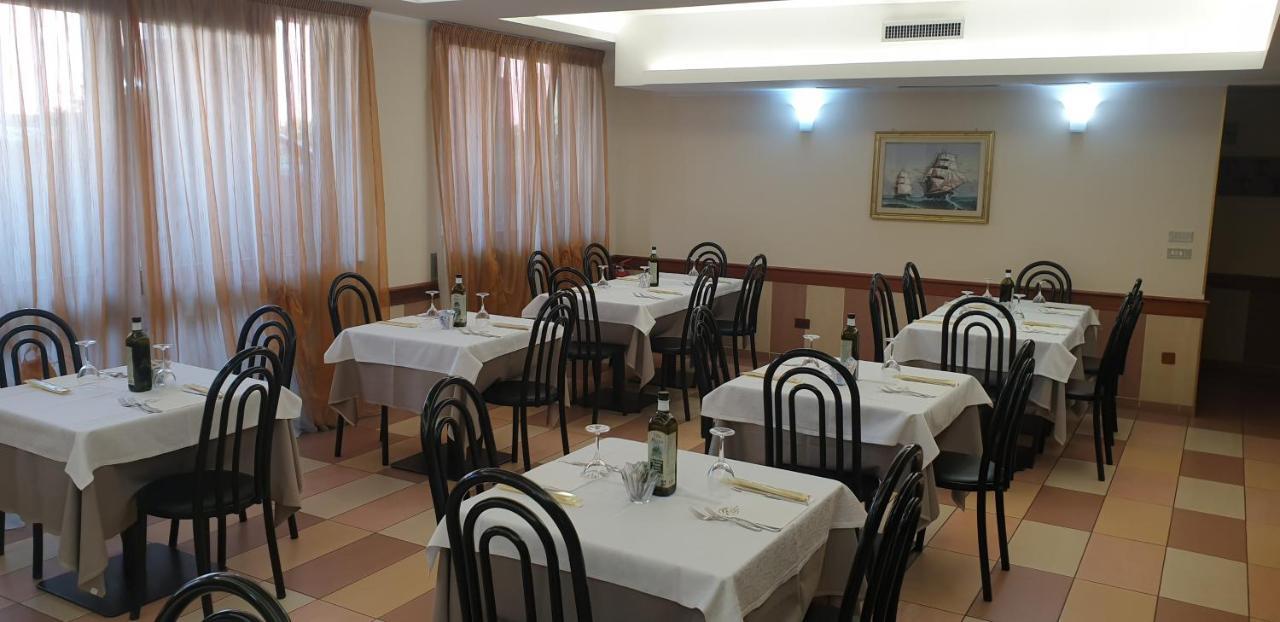Albergo Ristorante Il Delfino Novara Ngoại thất bức ảnh