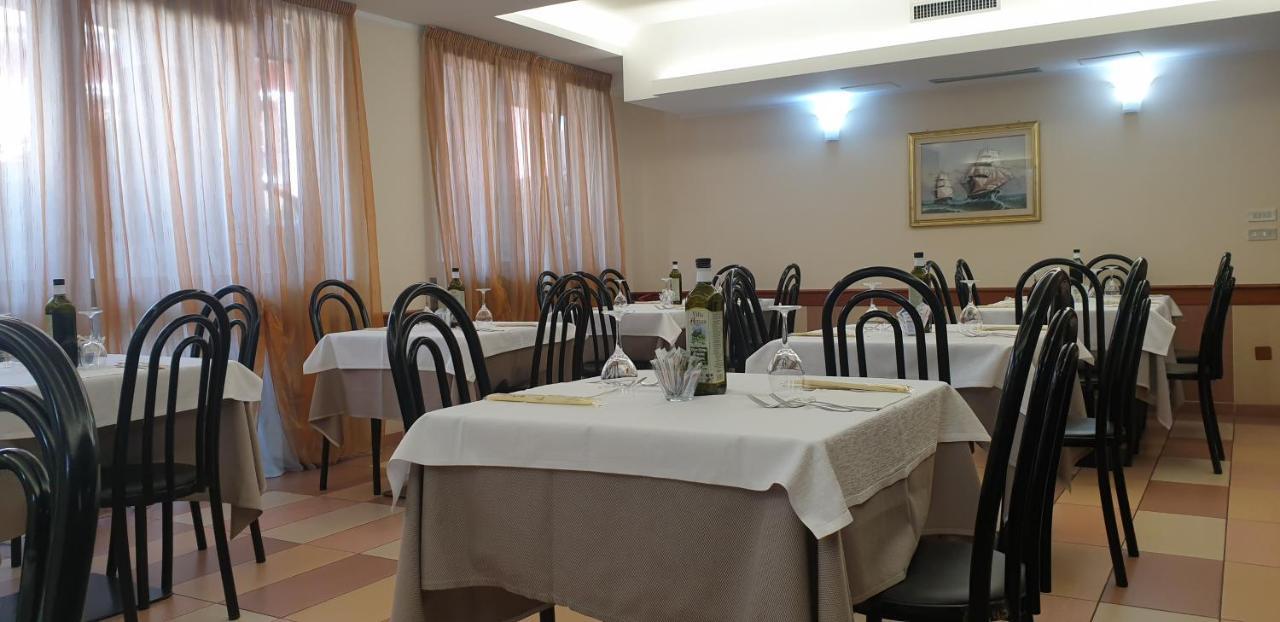 Albergo Ristorante Il Delfino Novara Ngoại thất bức ảnh