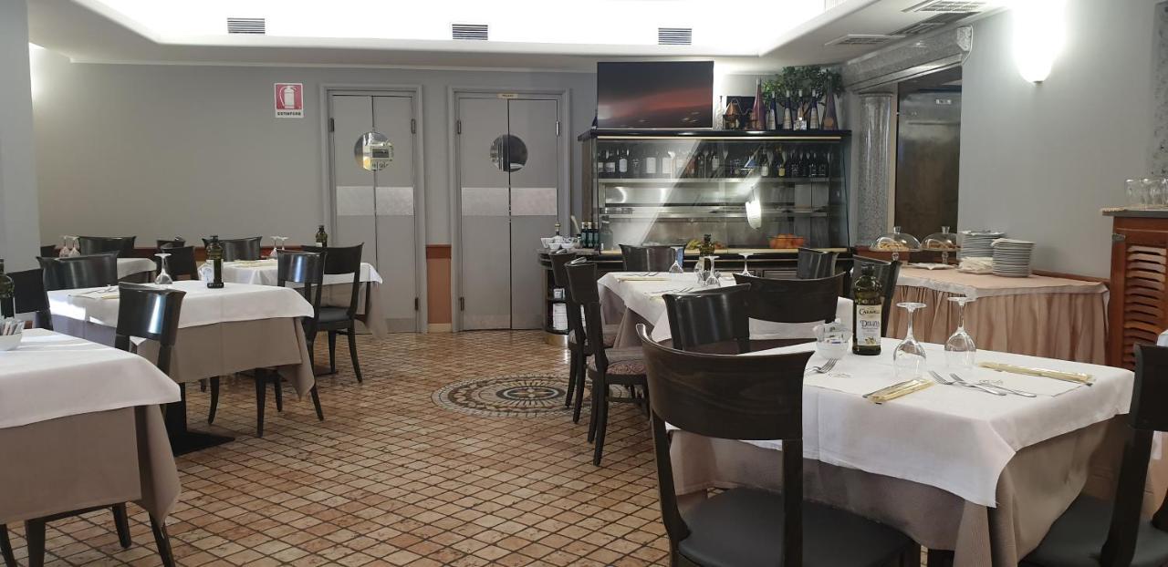 Albergo Ristorante Il Delfino Novara Ngoại thất bức ảnh