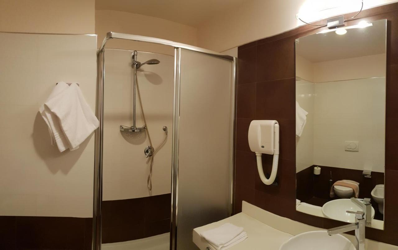 Albergo Ristorante Il Delfino Novara Ngoại thất bức ảnh