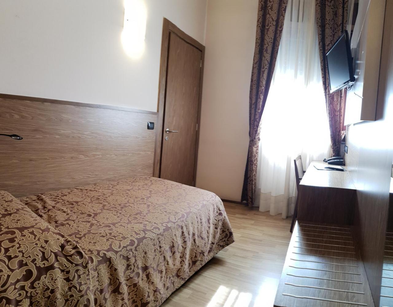 Albergo Ristorante Il Delfino Novara Ngoại thất bức ảnh